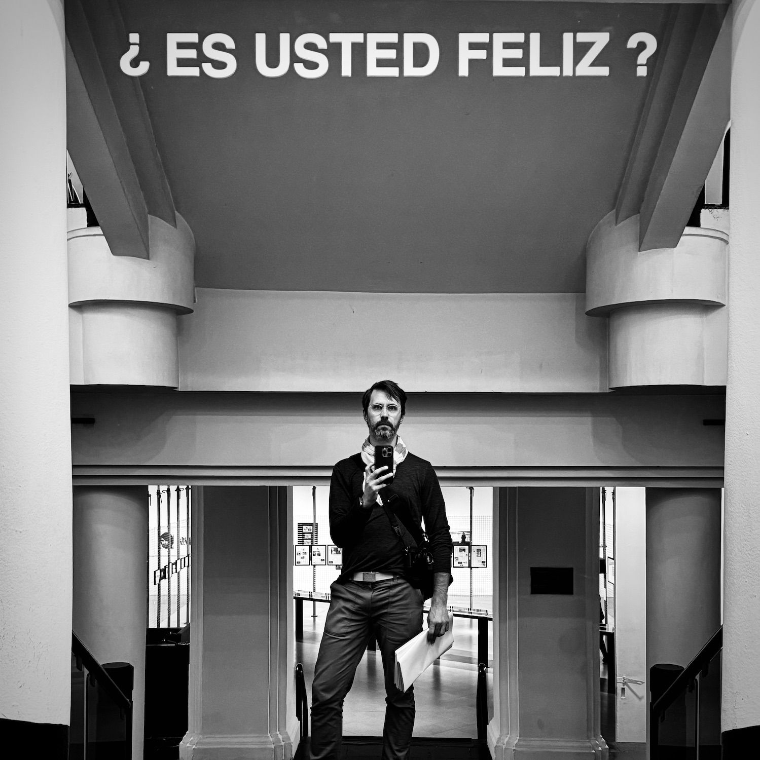 self portrait of james williams in a mirror with the text ¿es usted feliz? at the top